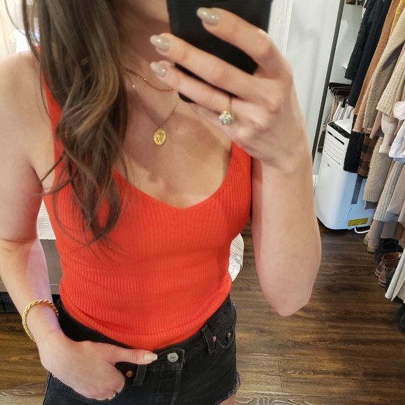 Red ribbed tank - Picture 3 of 5